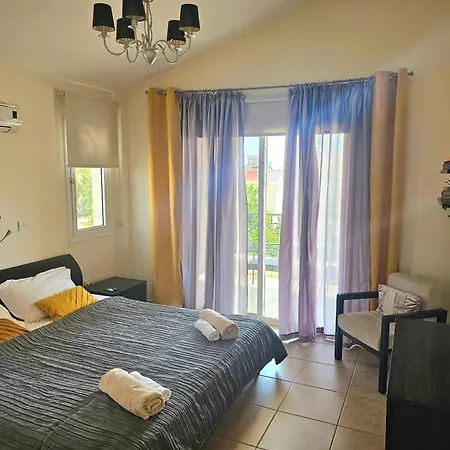 Sofia Vila Coral Bay