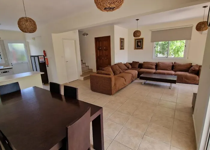 Sofia Vila Coral Bay